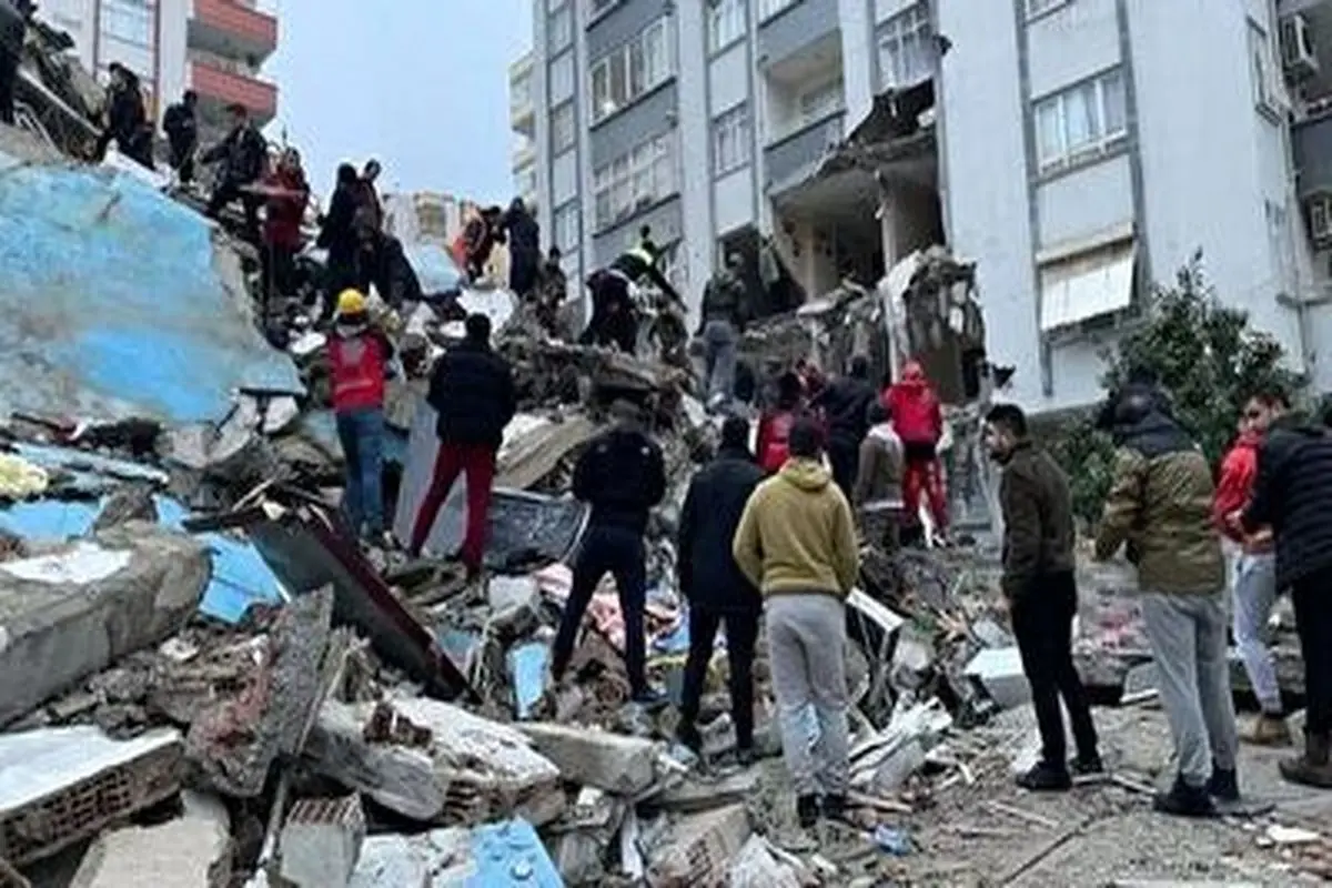 حمله مردم زلزله زده ترکیه به فروشگاه‌ها+ فیلم