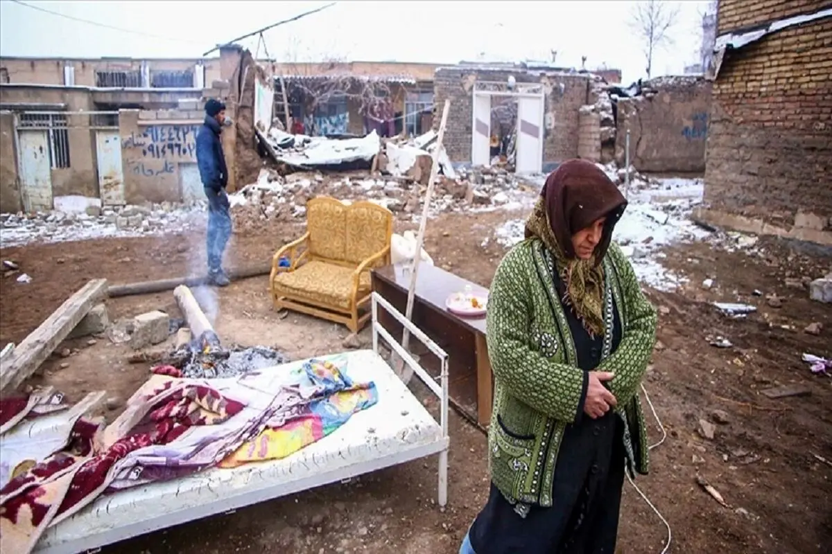 تصاویری از وضعیت نامساعد مردم زلزله زده خوی در زمستان