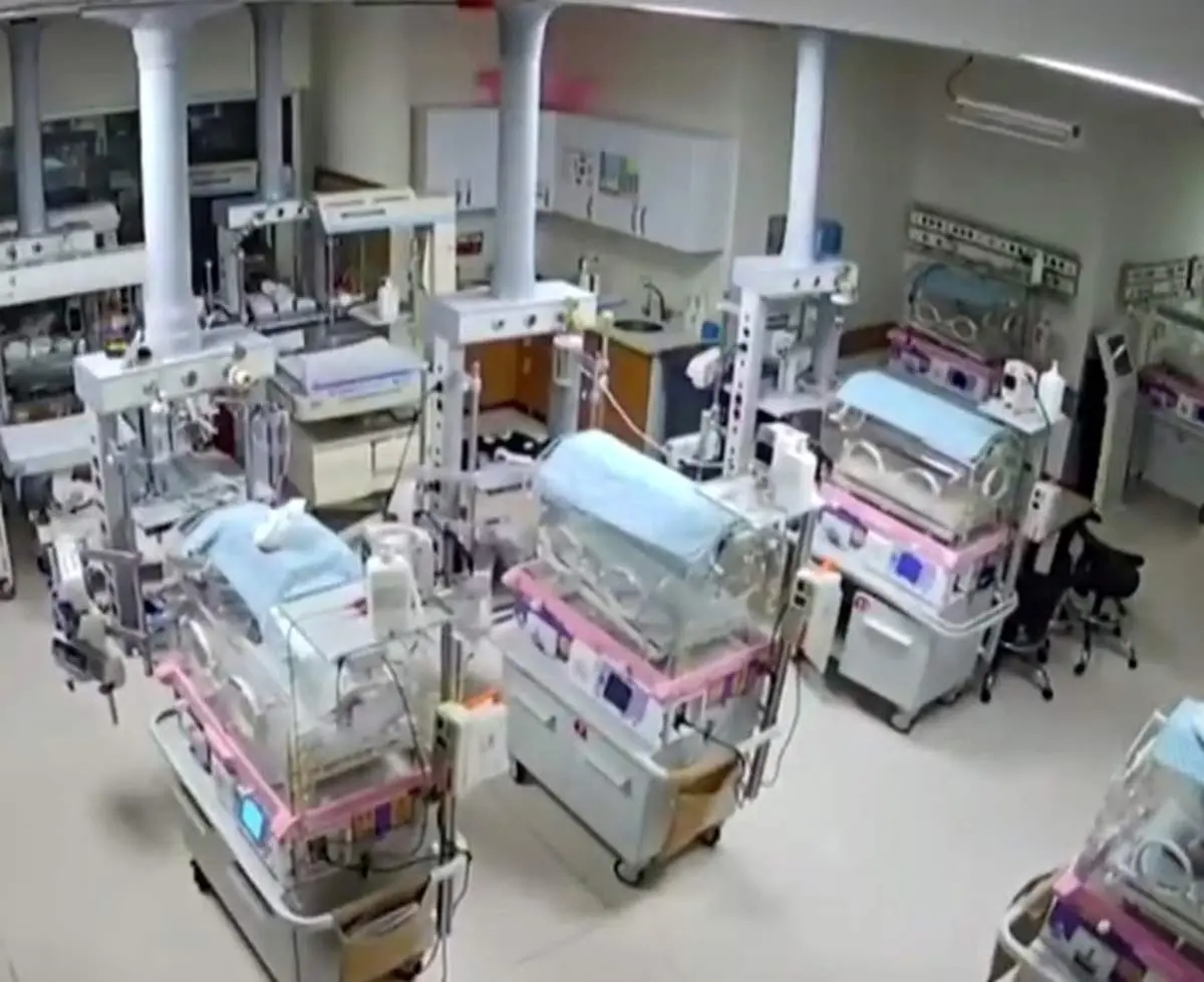 نجات جان نوزادان توسط دو پرستار شجاع در حین زلزله ترکیه+ فیلم