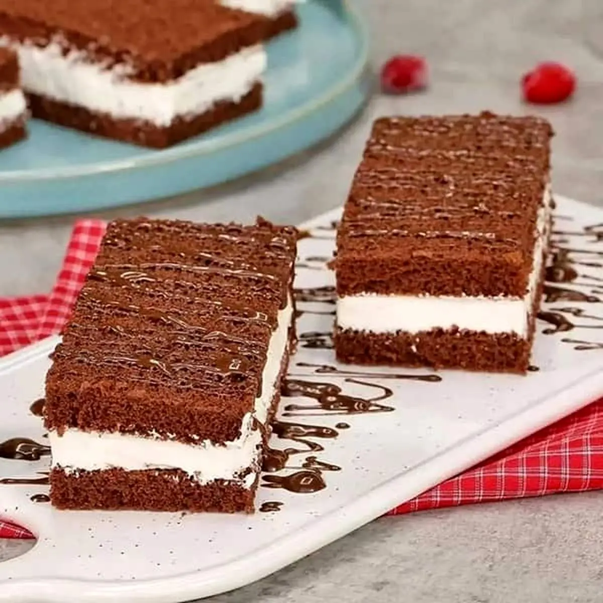 طرز تهیه کیک شکلاتی کرمدار