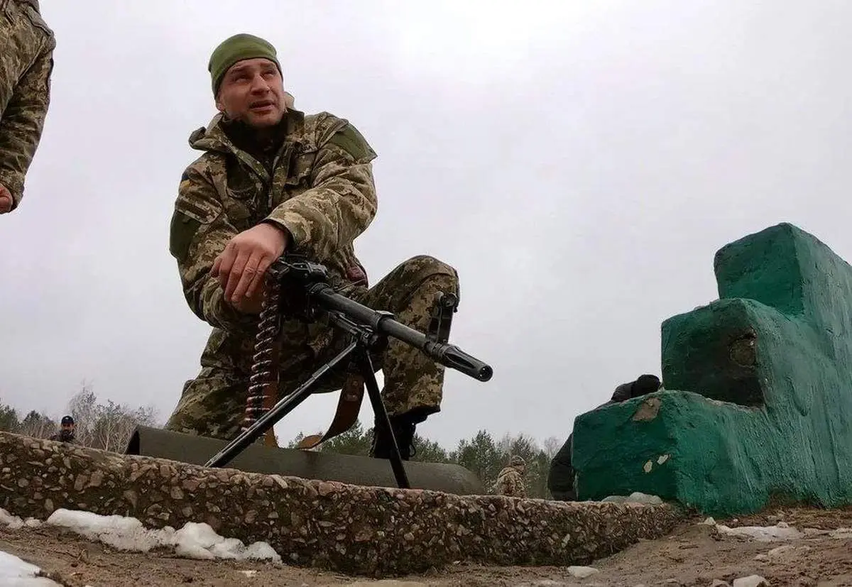 سواری قهرمان سابق بوکس اوکراینی با تانک لئوپارد 2 + فیلم