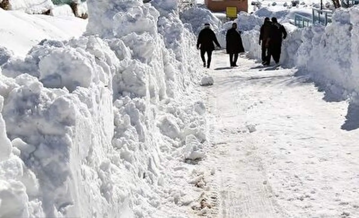 ارتفاع باورنکردنی برف در گردنه کلوسه فریدون‎شهر اصفهان+ فیلم