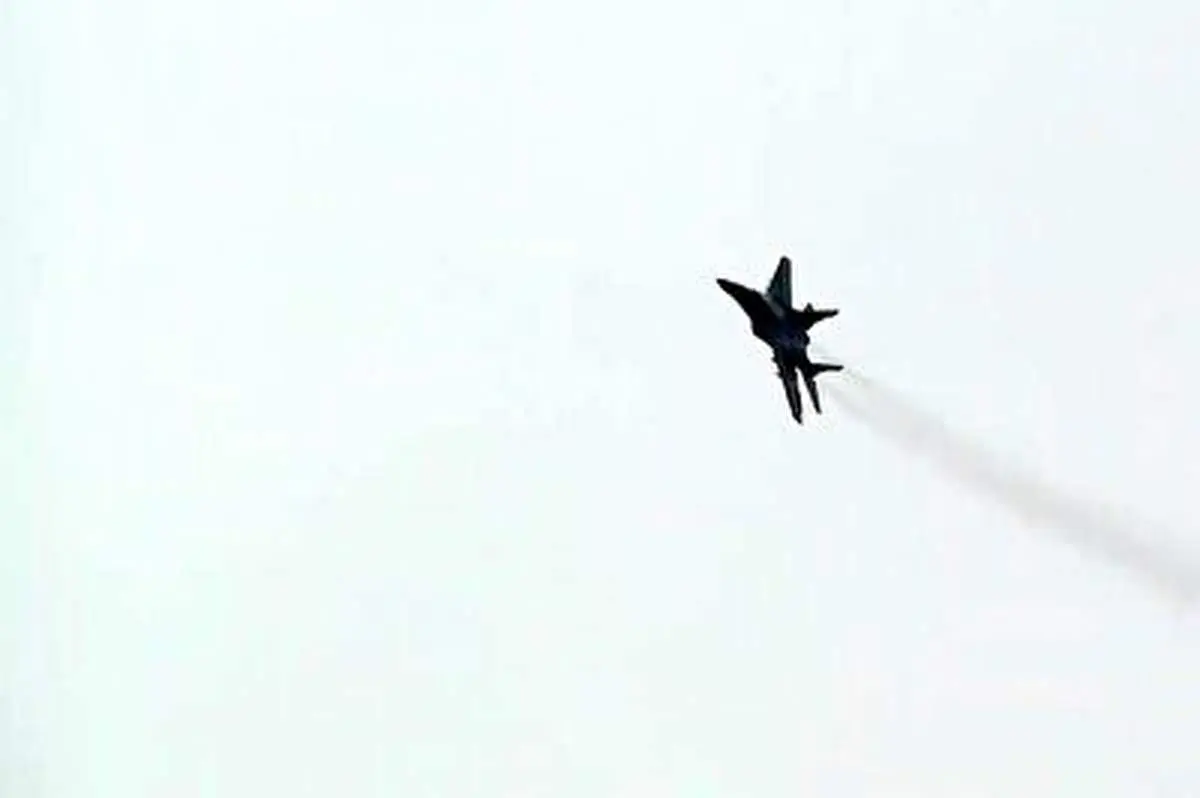 ادای احترام عجیب این جنگنده به جایگاه نظامی در مانور+ فیلم