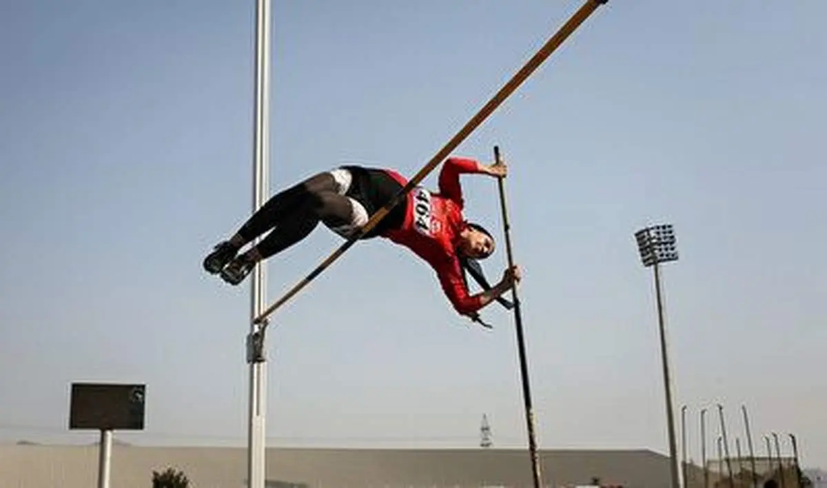 پرنده سوئدی رکورد جهانی پرش با نیزه  را شکست+ فیلم