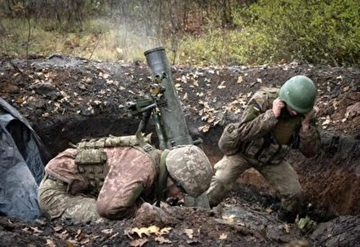 حمله هوایی نیروهای روسی به مواضع سربازان اوکراین+ فیلم