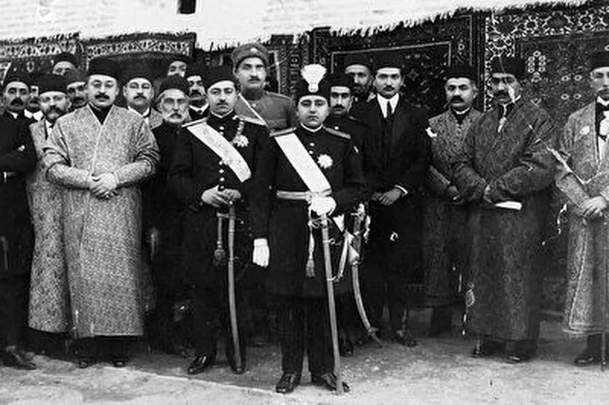 ادای احترام متقابل احمد شاه به سربازان + فیلم