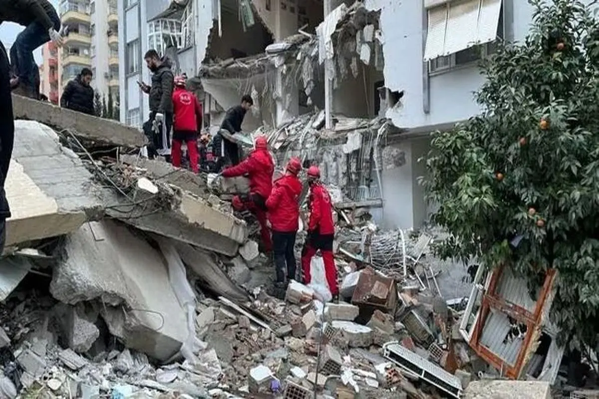 خانواده ایرانی خودروی‌ خود را به زلزله‌زدگان ترکیه اهدا کرد+ عکس