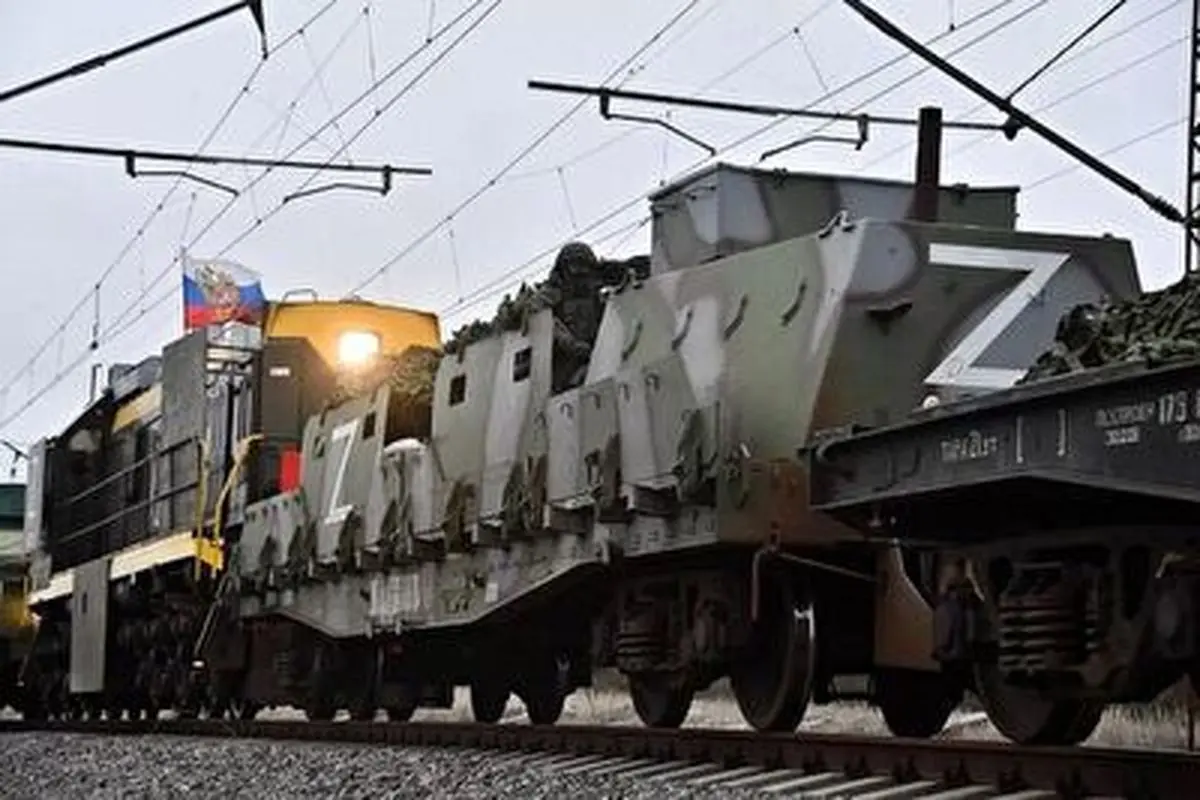 قطار زرهی ولگا روسیه در حال جمع آوری مین در میدان نبرد+ فیلم