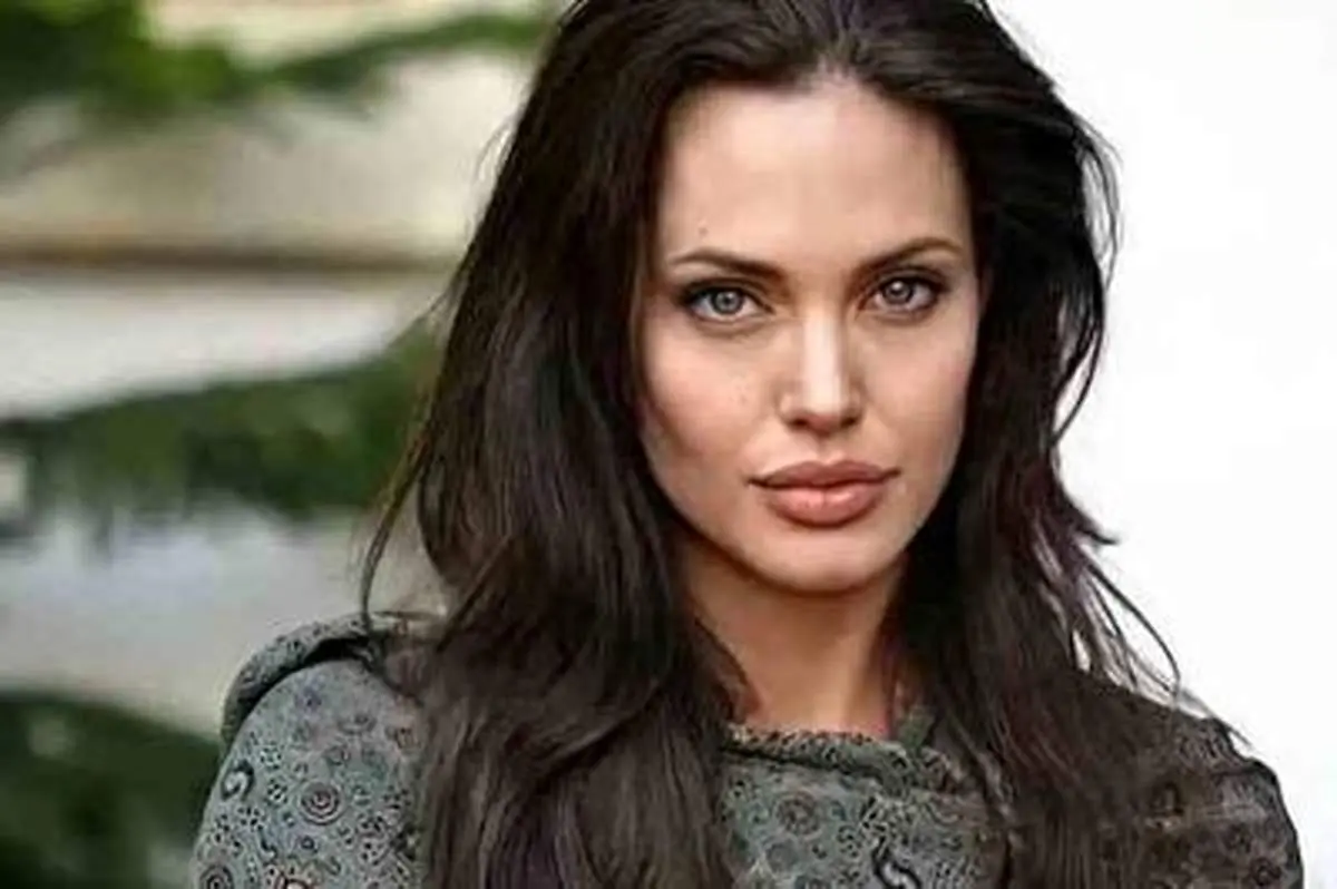 عصبانیت مجری تلویزیون از اقدام عجیب آنجلینا جولی + فیلم