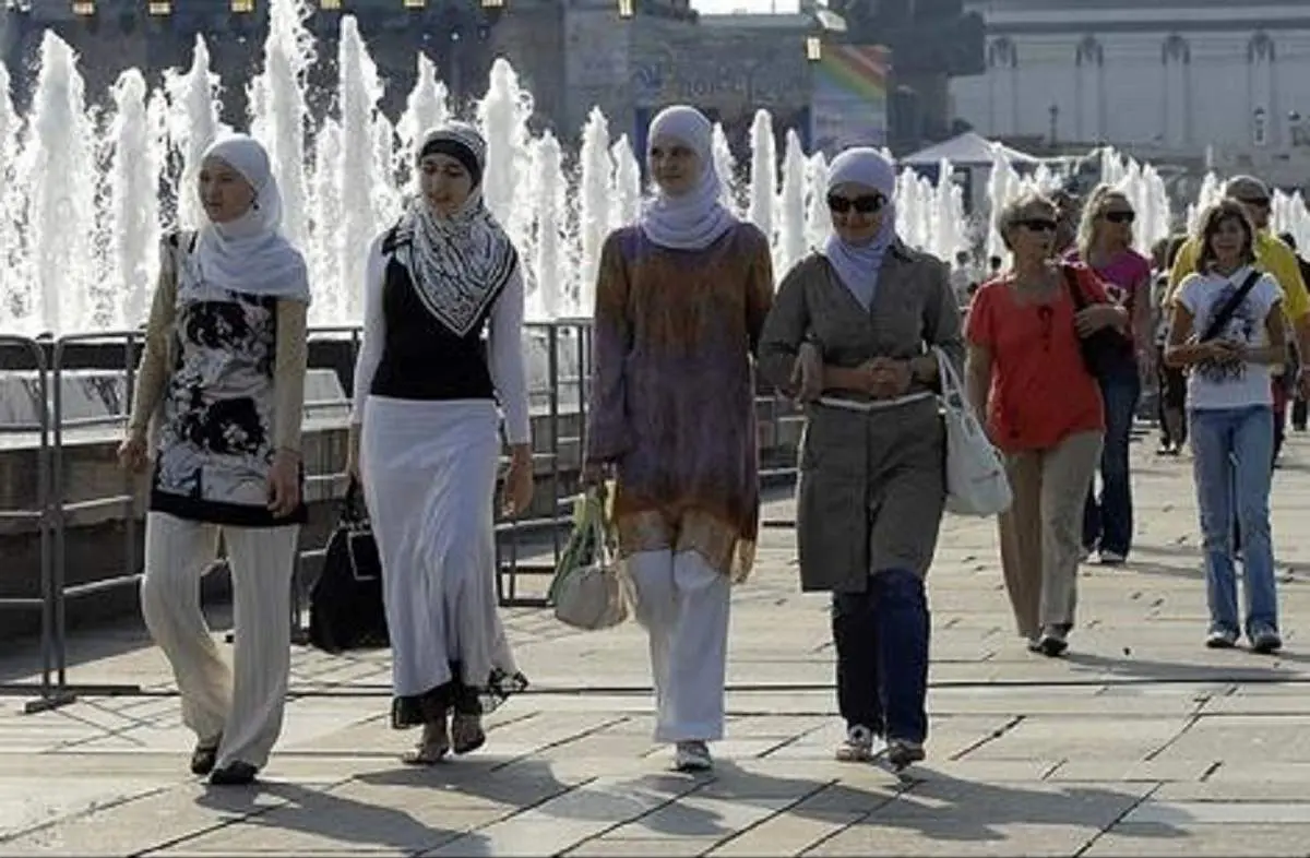 کمپوشی مدرن، آزادی پوشش و چند پرسش فمنیستی