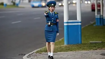 شیفت جالب پلیس زن در کره شمالی به سبک عروسک کوکی+ فیلم