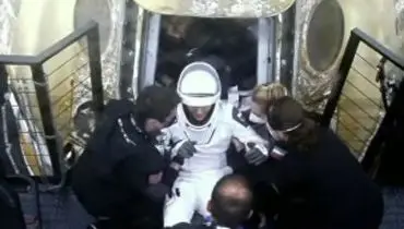 لحظه بازگشت فضانوردان SpaceX به زمین+ فیلم
