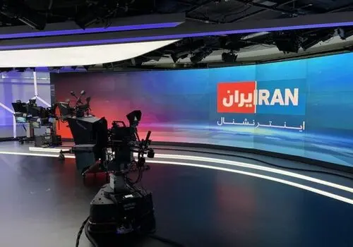 اقدام غافلگیرانه مهمان، مجری شبکه ایران اینترنشنال را شوکه کرد + فیلم