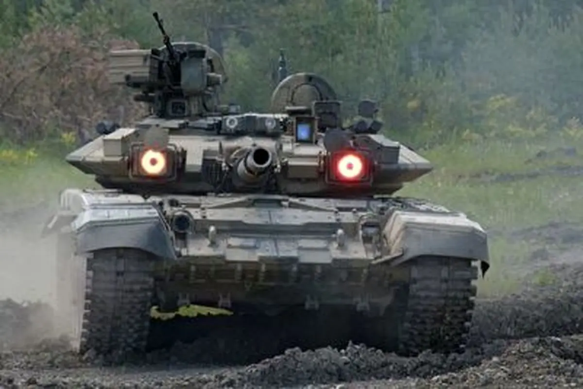 لحظه هدف قرارگرفتن و به غنیمت گرفته شدن تانک T90 روسیه + فیلم