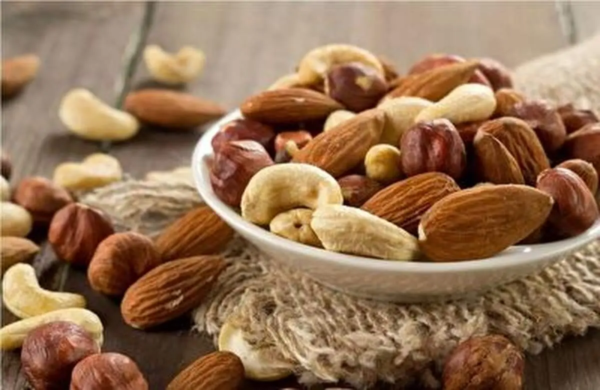 سرقت حیرت‌ انگیز یک گونی آجیل توسط یک زن!+ فیلم