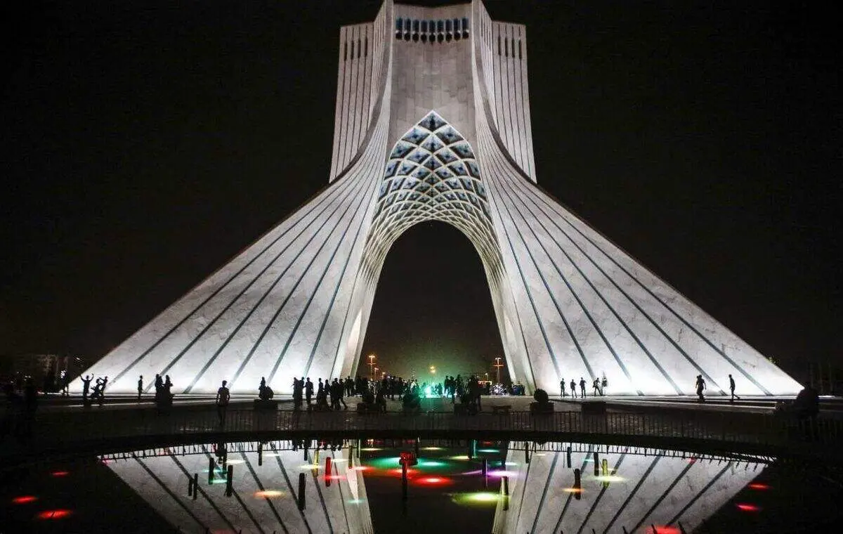 میزبانی برج آزادی از گردشگران داخلی و خارجی در نوروز