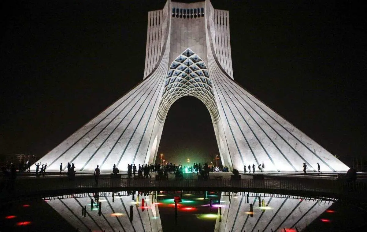 میزبانی برج آزادی از گردشگران داخلی و خارجی در نوروز