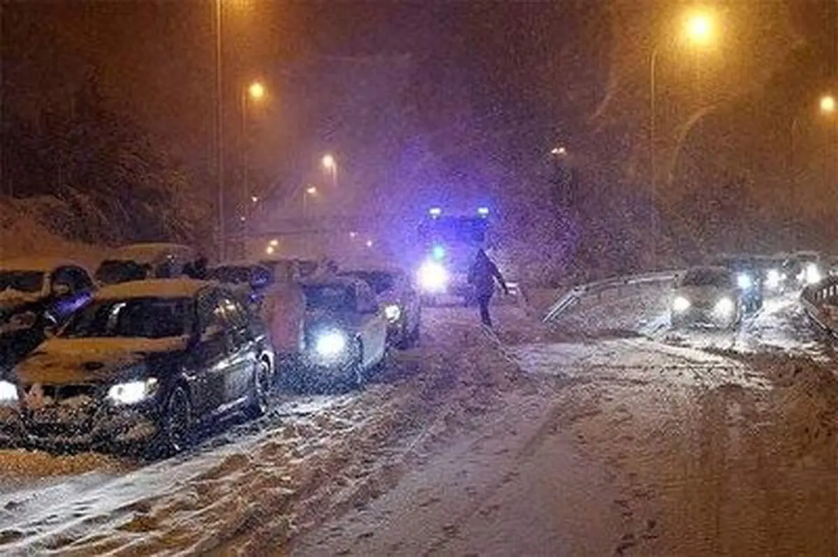 برف،مسافران نوروزی را زمین‌گیر کرد+ فیلم