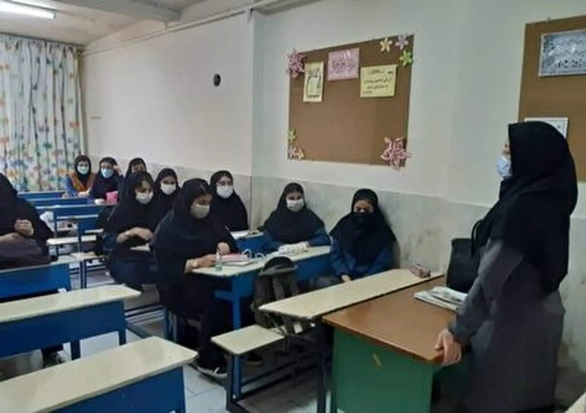 پیشنهاد جالب خانم معلم جوان به دانش آموزانی که آخر اسفند به مدرسه رفتند + فیلم