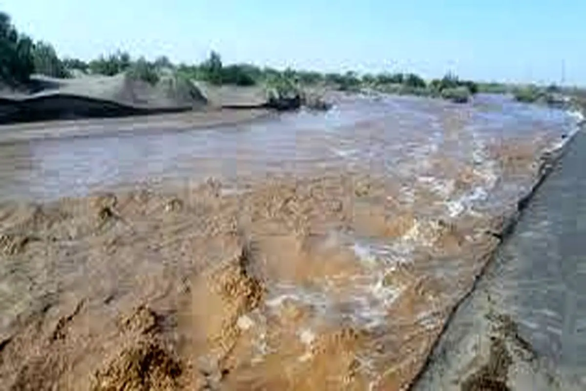 سیلاب در مهاباد پس از بارش‌های عصر امروز+ فیلم