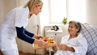 افراد مسن را خانه سالمندان بگذاریم؟