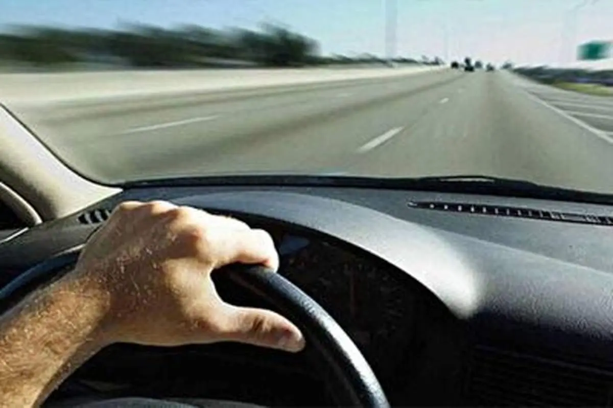 آزار و اذیت مردم توسط راننده‌های دو خودروی پراید و یک سمند وسط خیابان!+ فیلم