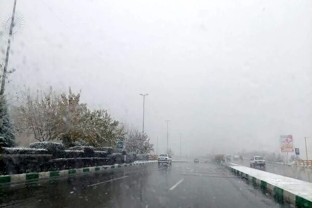 تردد روان همراه با بارش باران و مهگرفتگی در محورهای شمالی
