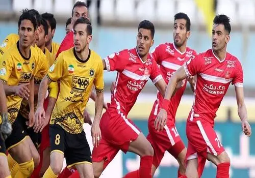 لحظه هیجان انگیز بالا بردن جام قهرمانی توسط کاپیتان پرسپولیس+ فیلم