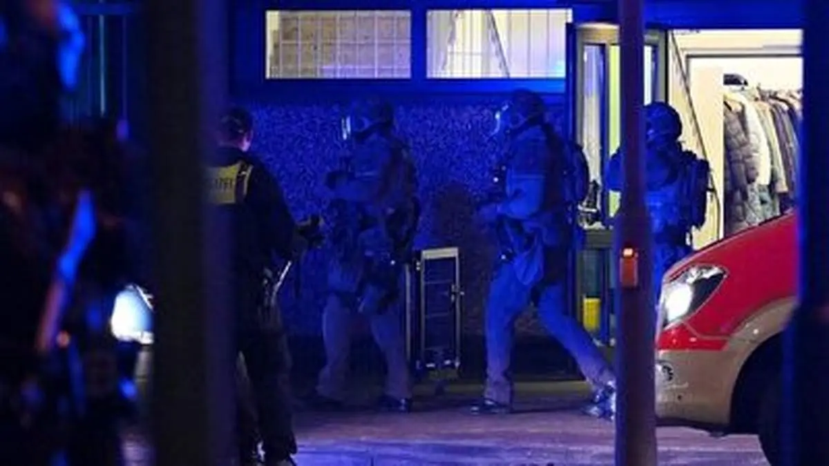 لحظه انتقال کشته‌شدگان تیراندازی آلمان+ فیلم