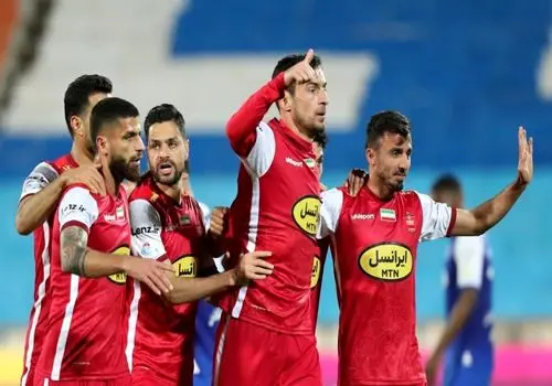 لحظه هیجان انگیز بالا بردن جام قهرمانی توسط کاپیتان پرسپولیس+ فیلم