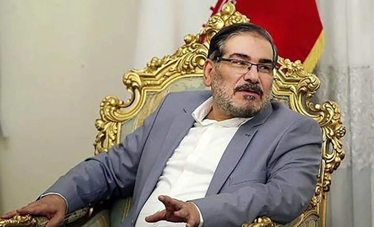 پوشش عجیب علی شمخانی در مراسم افطاری+ عکس