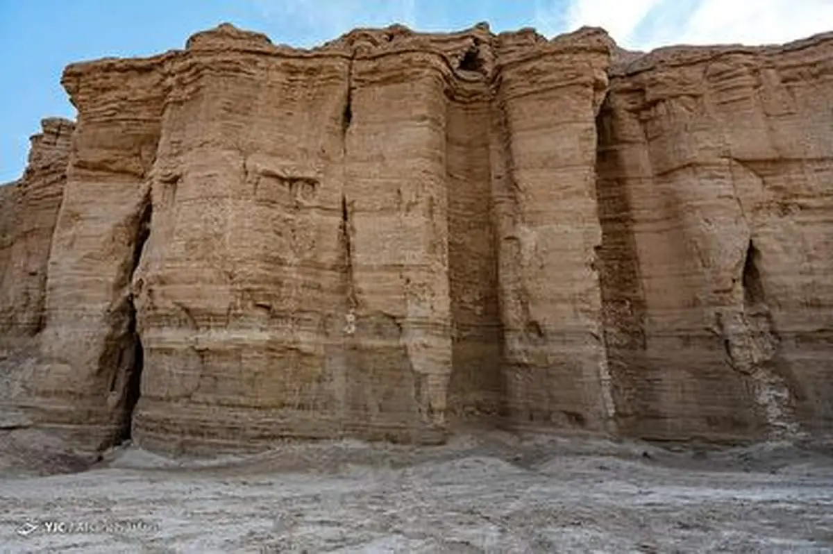 سرگرمی مسافران نوروزی با آسیب‌رساندن به کلوت‌های چندین میلیون ساله + فیلم