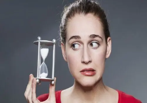خطر بیخ گوش زنان با یائسگی زودرس