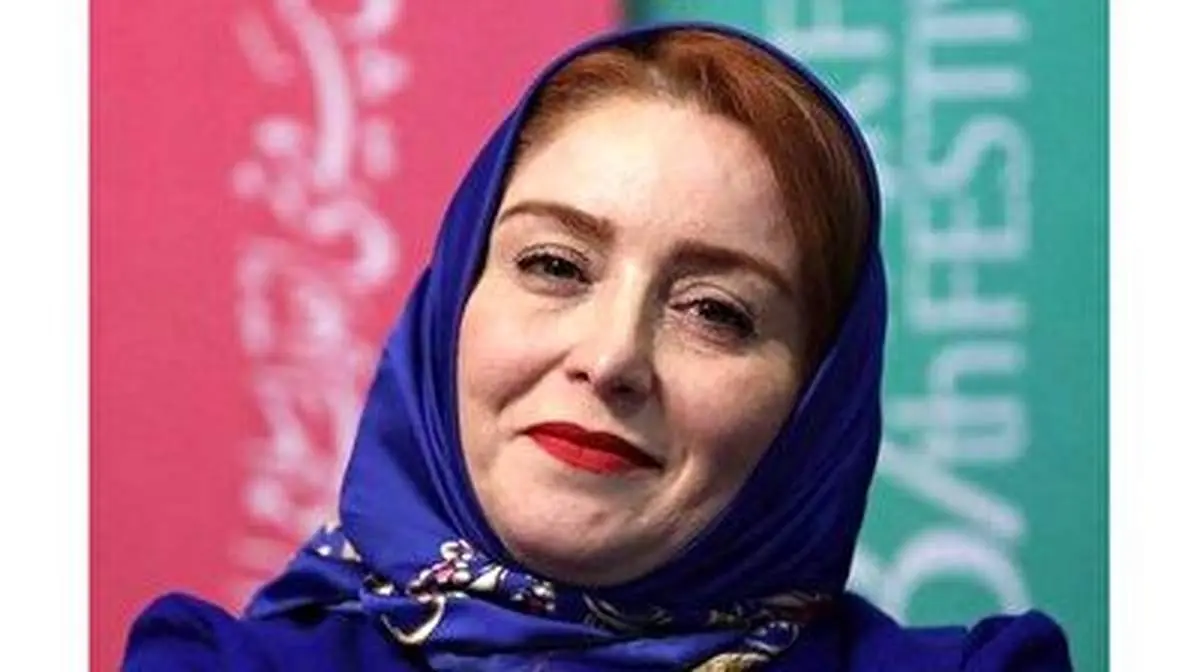 آواز خوانی بازیگر خانم در برنامه طناز+ فیلم