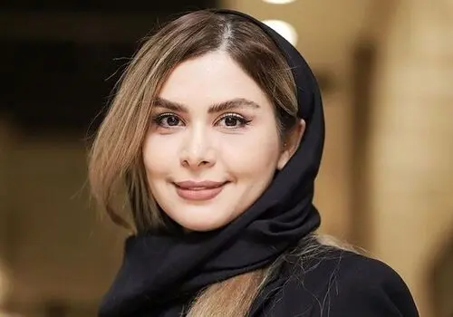 استایل خاص خانم مجری سابق تلویزیون در یک رستوران+عکس