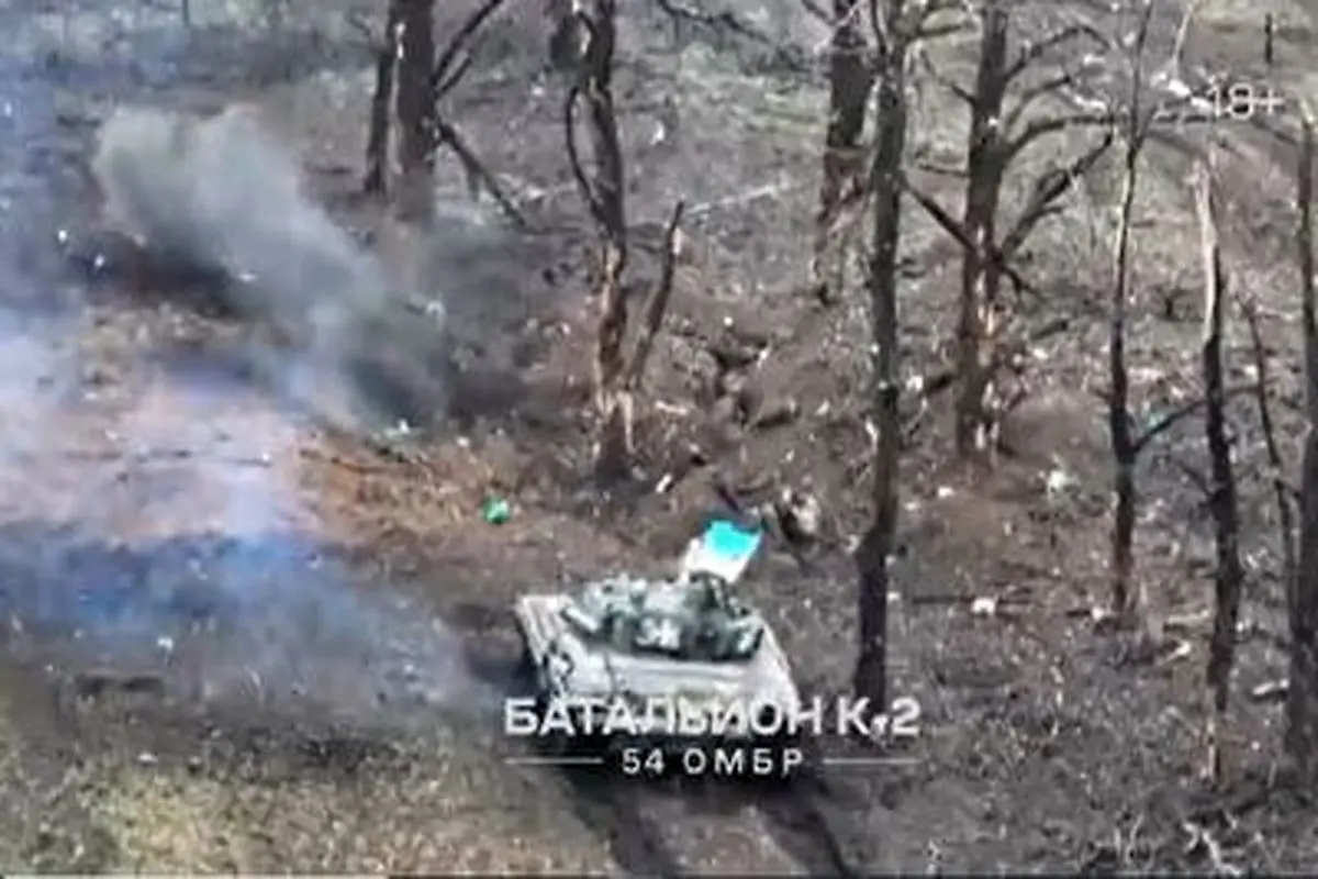 شلیک تانک اوکراینی به نیروهای روس از فاصله نزدیک+ فیلم(16+)