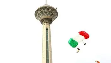 برج میلاد در سالگرد جمهوری اسلامی ایران گل باران شد