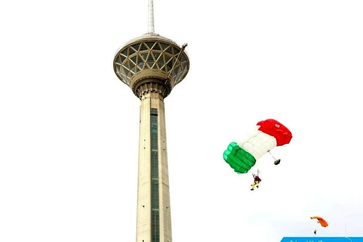 برج میلاد در سالگرد جمهوری اسلامی ایران گل باران شد