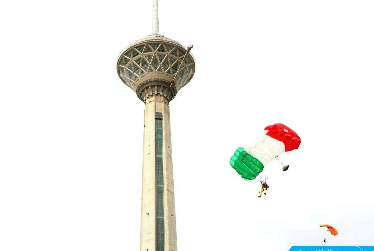 برج میلاد در سالگرد جمهوری اسلامی ایران گل باران شد