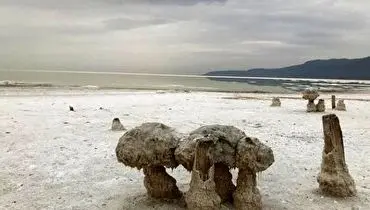 لحظه برخاستن توفان نمک در دریاچه ارومیه+ فیلم