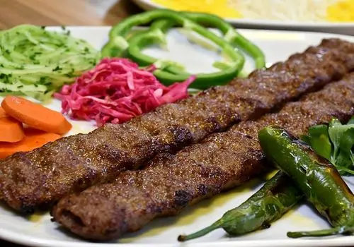 نحوه سرو عجیب غذای ایرانی در لوکزامبورگ+فیلم / با دیدن این ویدیو سردرد میگیرید!