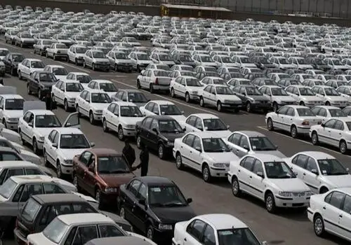 کفش با طرح خودرو؛ پوشاک مخصوص ماشین بازها/عکس