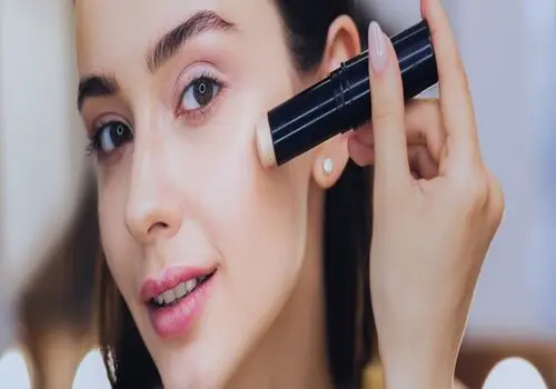 روش استفاده از کانسیلر برای جوان تر شدن