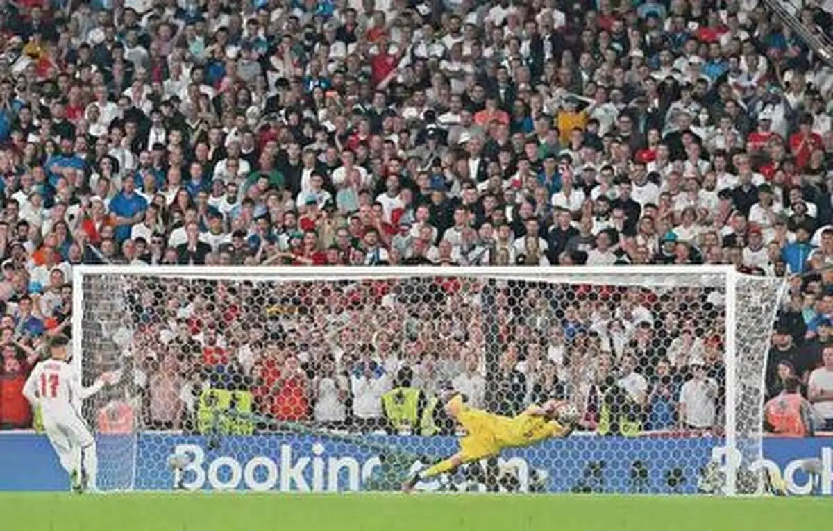 ضربه پنالتی سنگین پنالتی بازیکن دروازه بان را مات کرد! + فیلم