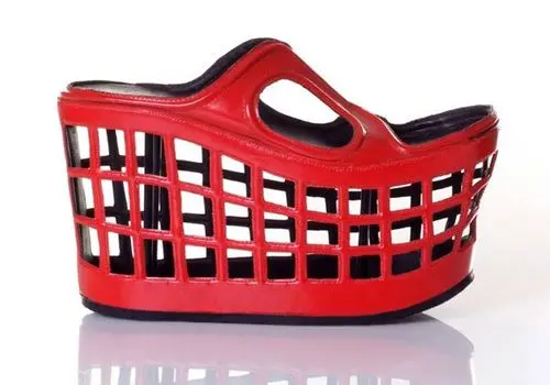 آیا پوشیدن کفش پاشنه‌بلند ساختار پا را تغییر می‌دهد؟