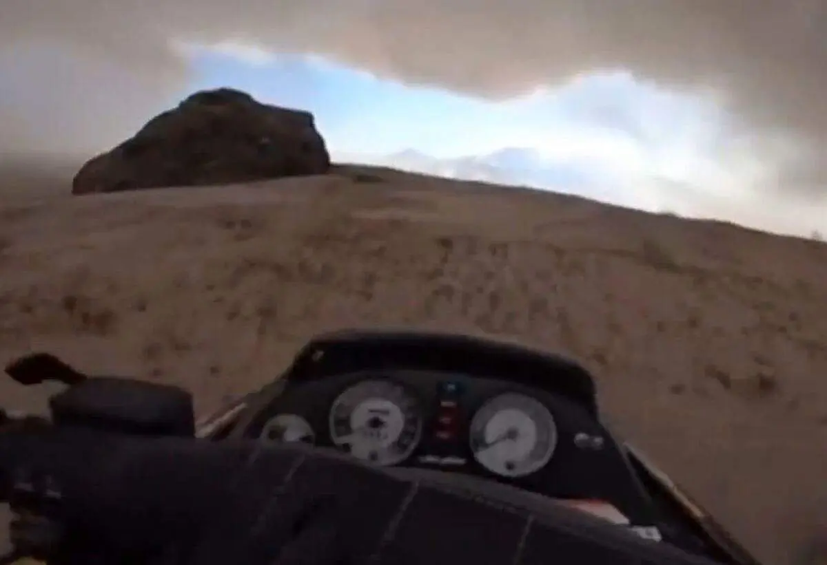 لحظه ترسناک باران خاکستر در روسیه+ فیلم