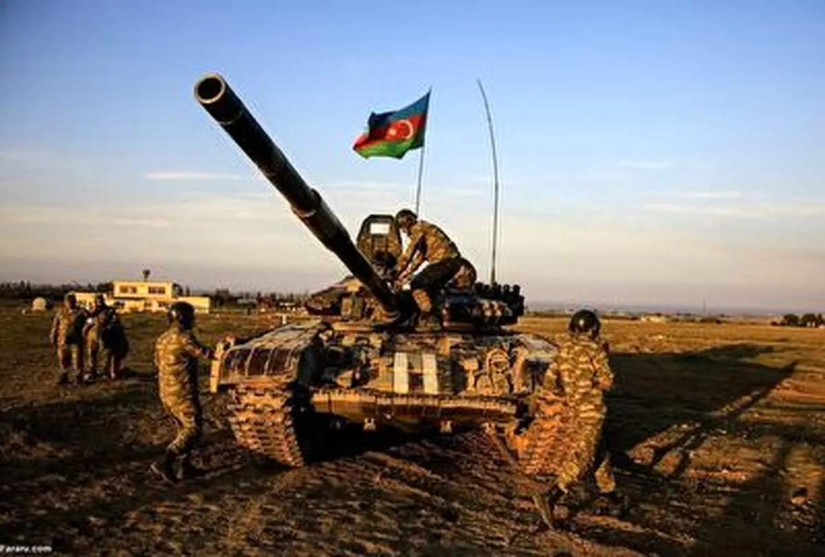 حرکت یگان های زرهی ارتش آذربایجان به سمت مرزهای ارمنستان + فیلم