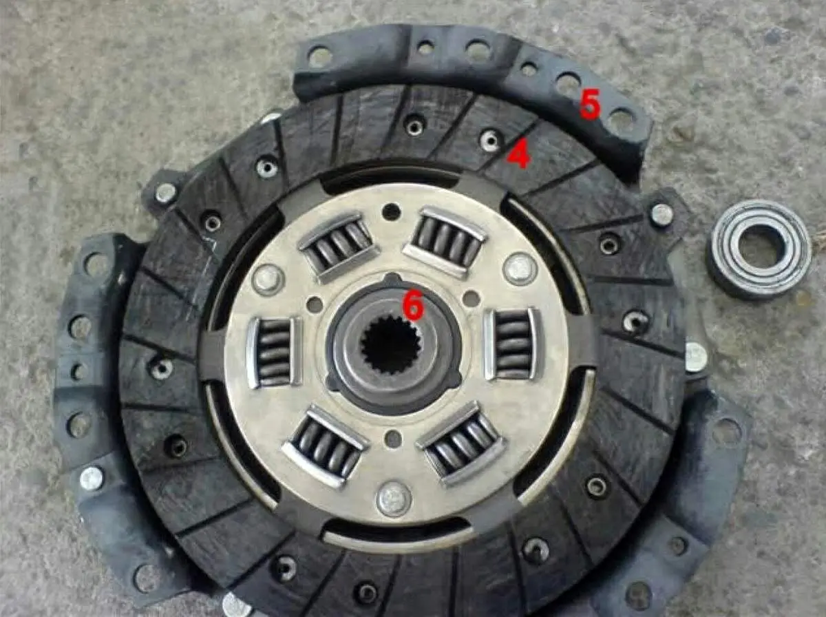 چه موقع باید دیسک و صفحه کلاچ خودرو را عوض کنیم؟