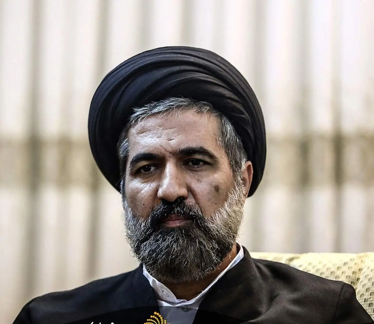 دولتمردان حلقه مشاوران را بشکنند و حرف معترضان را بشنوند