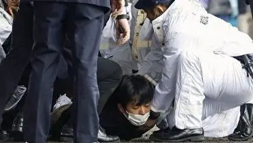 واکنش حرفه ای از محافظ نخست وزیر ژاپن در جریان سوء قصد به جان او+ فیلم